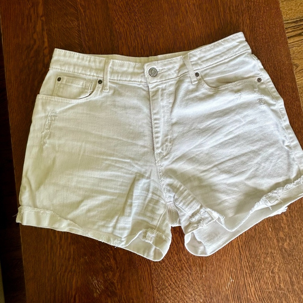 Signature by Levi Strauss white high rise jean shorts. Size 8 waist 29.